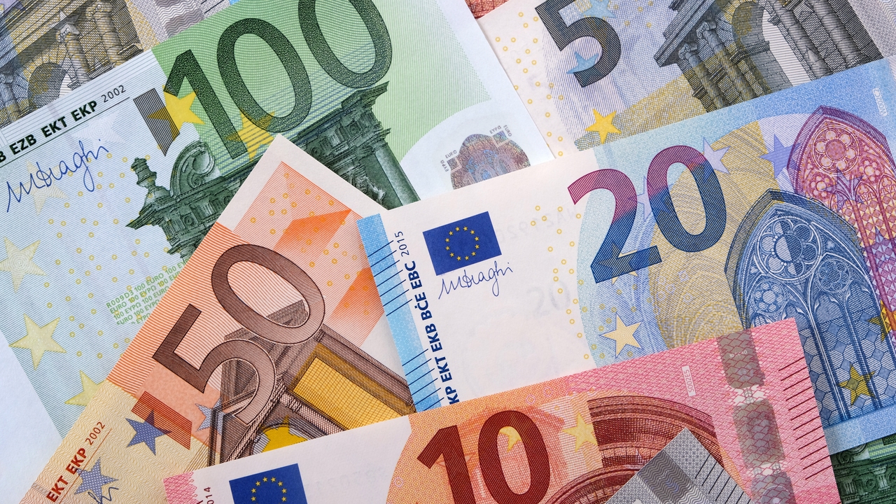 ¿Ordenas los billetes de menor a mayor? Esto dice la psicología de ti