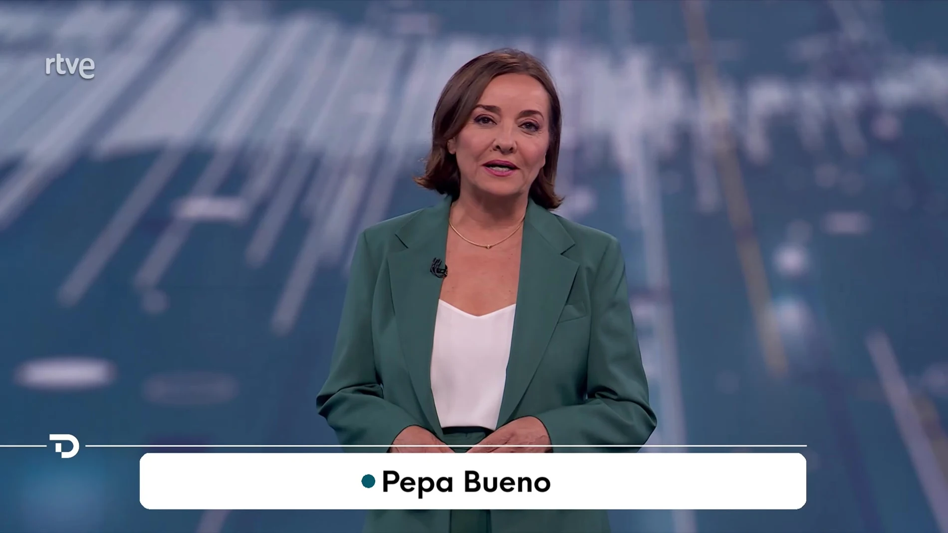 Pepa Bueno presenta el Telediario 2 en La 1