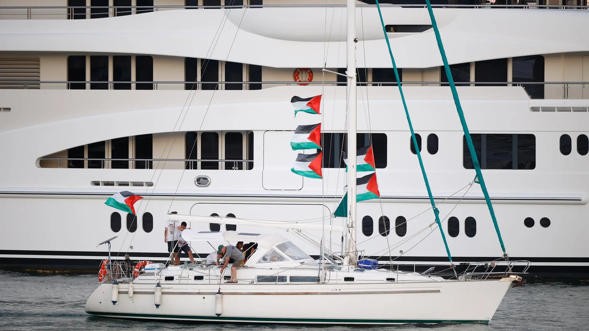 Cinco barcos de la Global Sumud Flotilla regresan a Barcelona por las condiciones meteorológicas