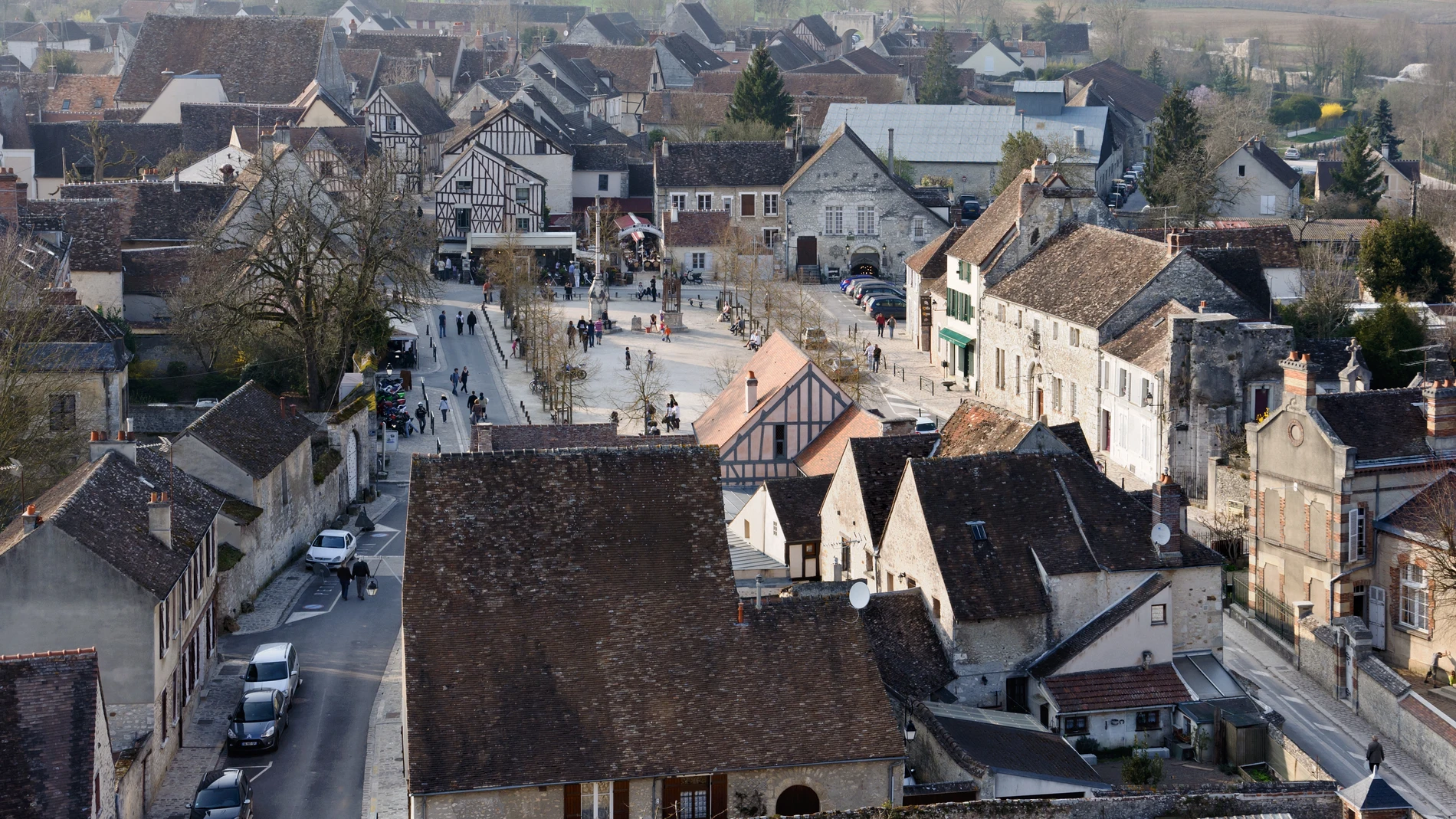 Provins, la ciudad francesa bajo la que se ocultan kilómetros de pasajes subterráneos