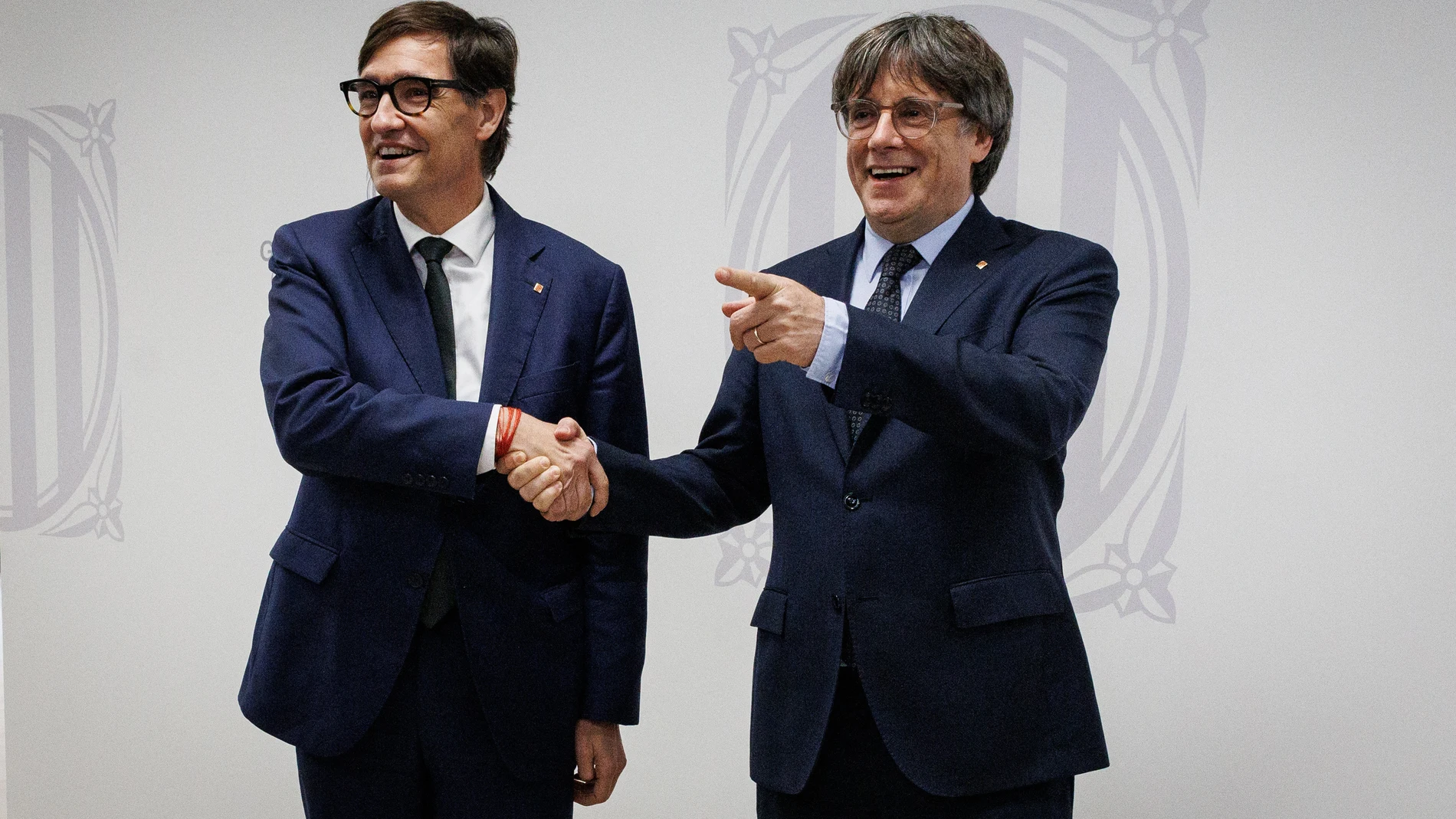 El pretexto falso de Illa para reunirse con Puigdemont: no inaugura una exposición en Bruselas