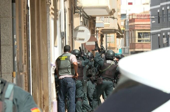 Sucesos.- Se entrega un hombre que había huido con el autor de los disparos contra otro varón en Alfafar (Valencia)