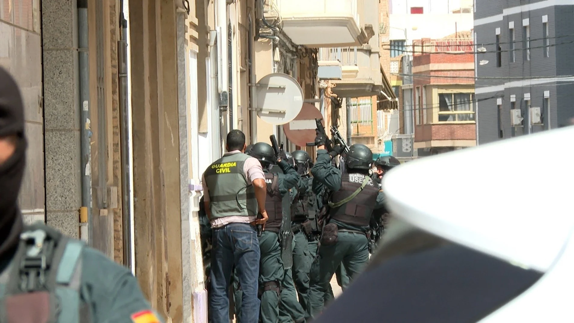 Sucesos.- Se entrega un hombre que había huido con el autor de los disparos contra otro varón en Alfafar (Valencia)