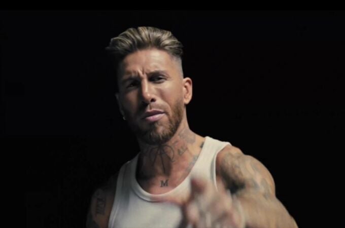 Fotograma del videoclip de Sergio Ramos de su canción Cibeles