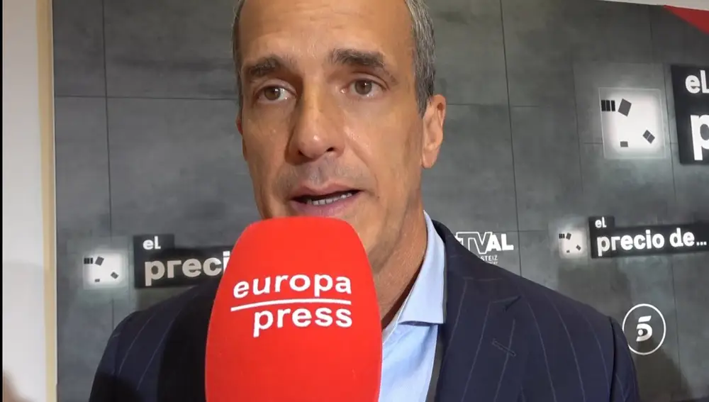 Santi Acosta reacciona a las demoledoras declaraciones de Lydia Lozano definiéndole como "el peor presentador"