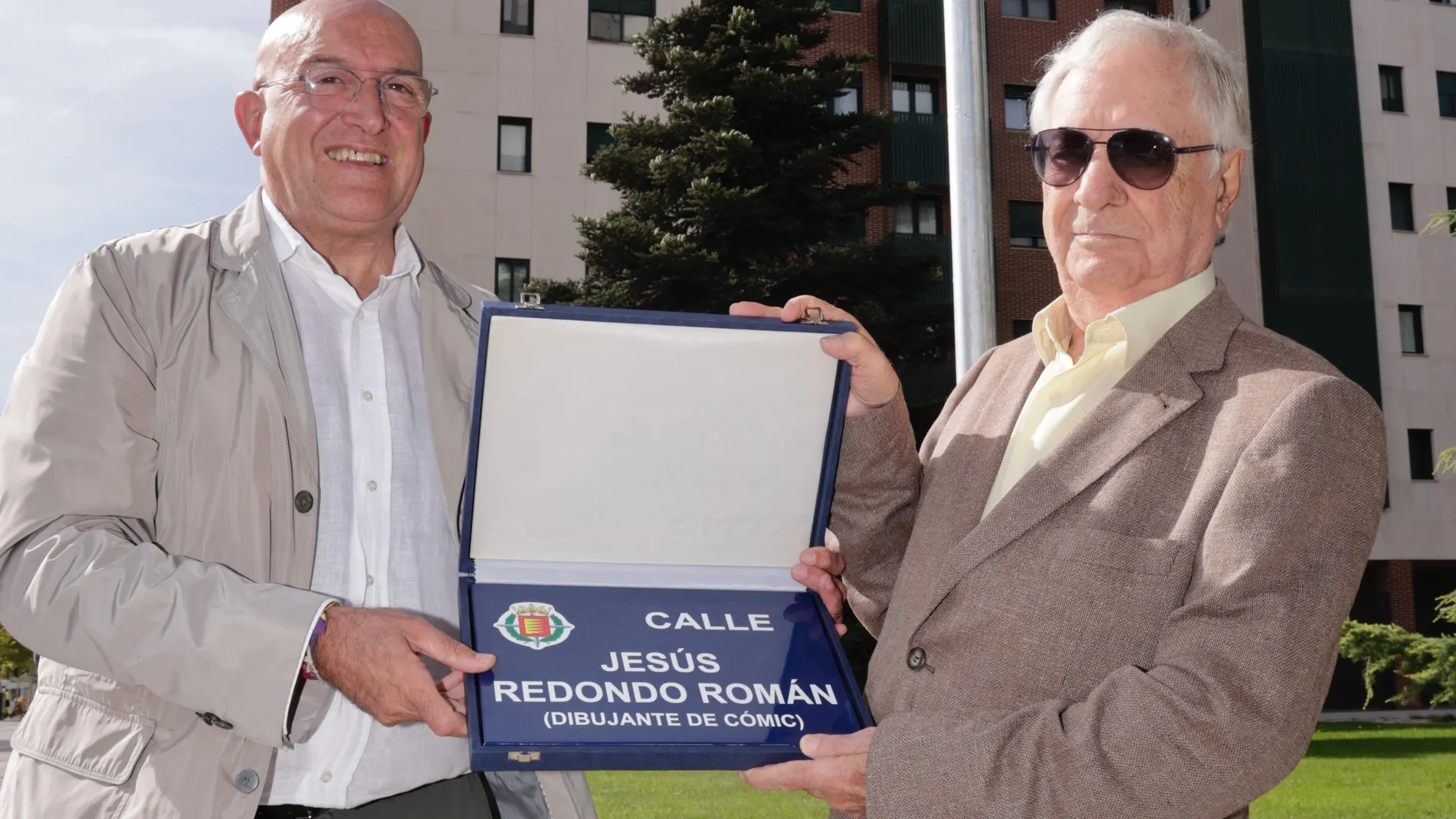 Jesús Julio Carnero junto a Jesús Redondo