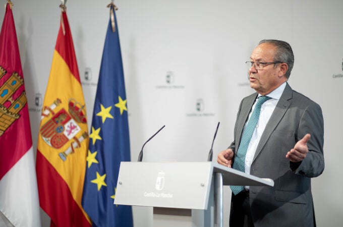 El consejero de Hacienda, Administraciones Públicas y Transformación Digital, Juan Alfonso Ruiz Molina, comparece en rueda de prensa para dar cuenta de los asuntos tratados en el Consejo de Gobierno relacionados con su departamento.