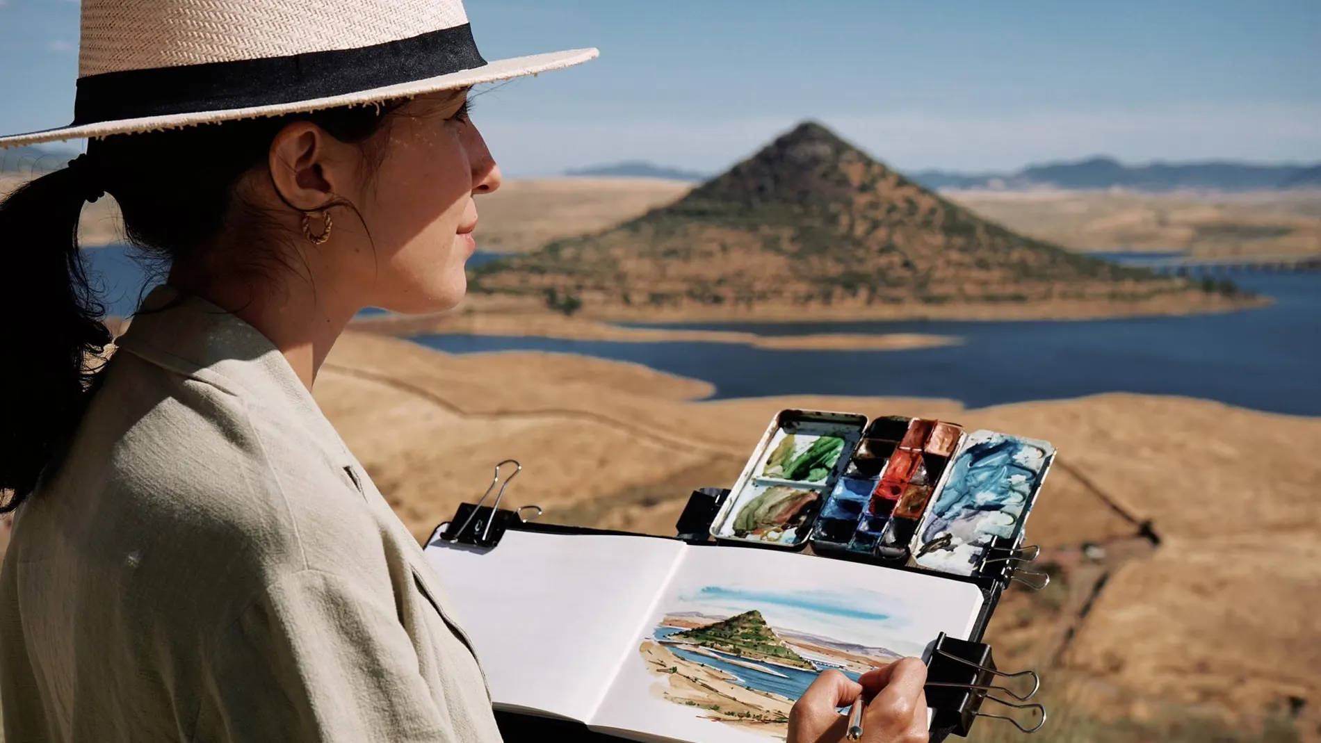 EXTREMADURA.-La ilustradora extremeña Alicia Aradilla recorre la región para mostrar su riqueza natural y rural entre sus seguidores