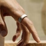 El mayor fabricante de anillos inteligentes se alía, sin querer, con una de las empresas de minado de datos más importantes y polémicas