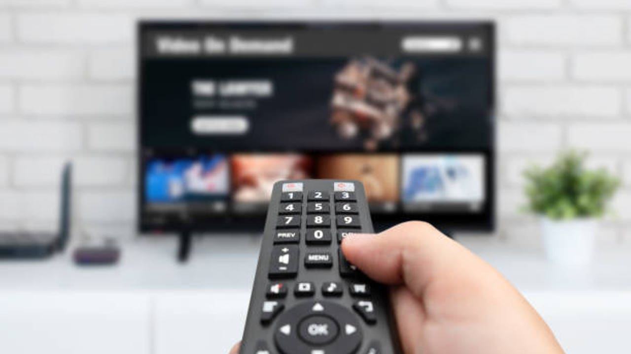 El botón de la televisión para mejorar el sonido y escuchar los diálogos con claridad: poca gente sabe que existe