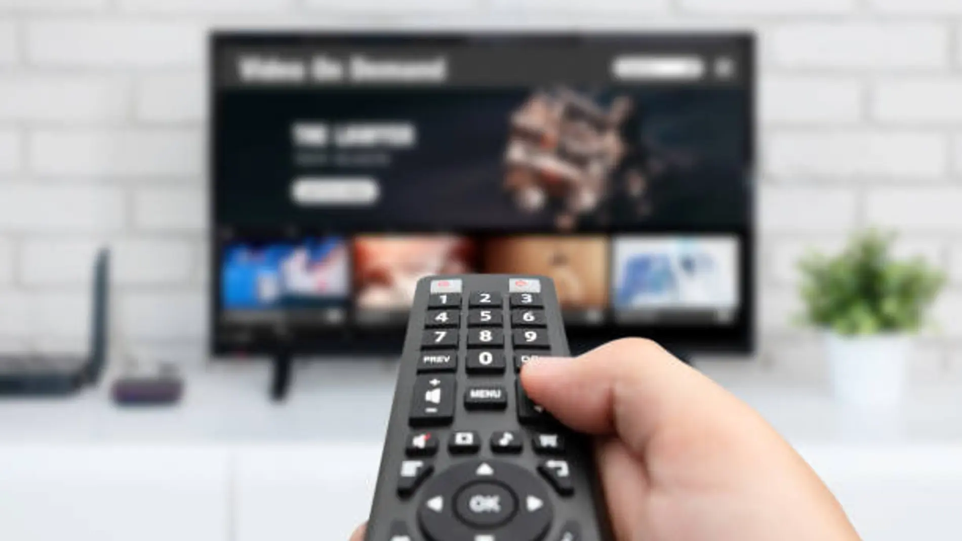 El botón de la televisión para mejorar el sonido y escuchar los diálogos con claridad: poca gente sabe que existe