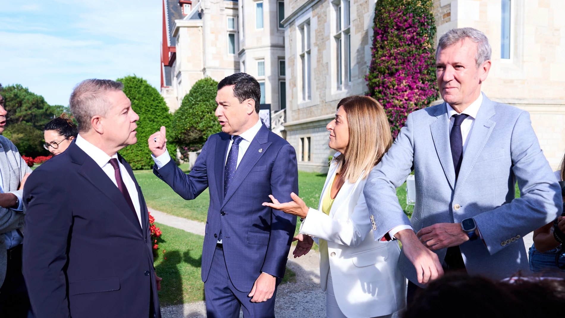 Emiliano García-Page, Juanma Moreno, María José Sáenz de Buruaga y Alfonso Rueda