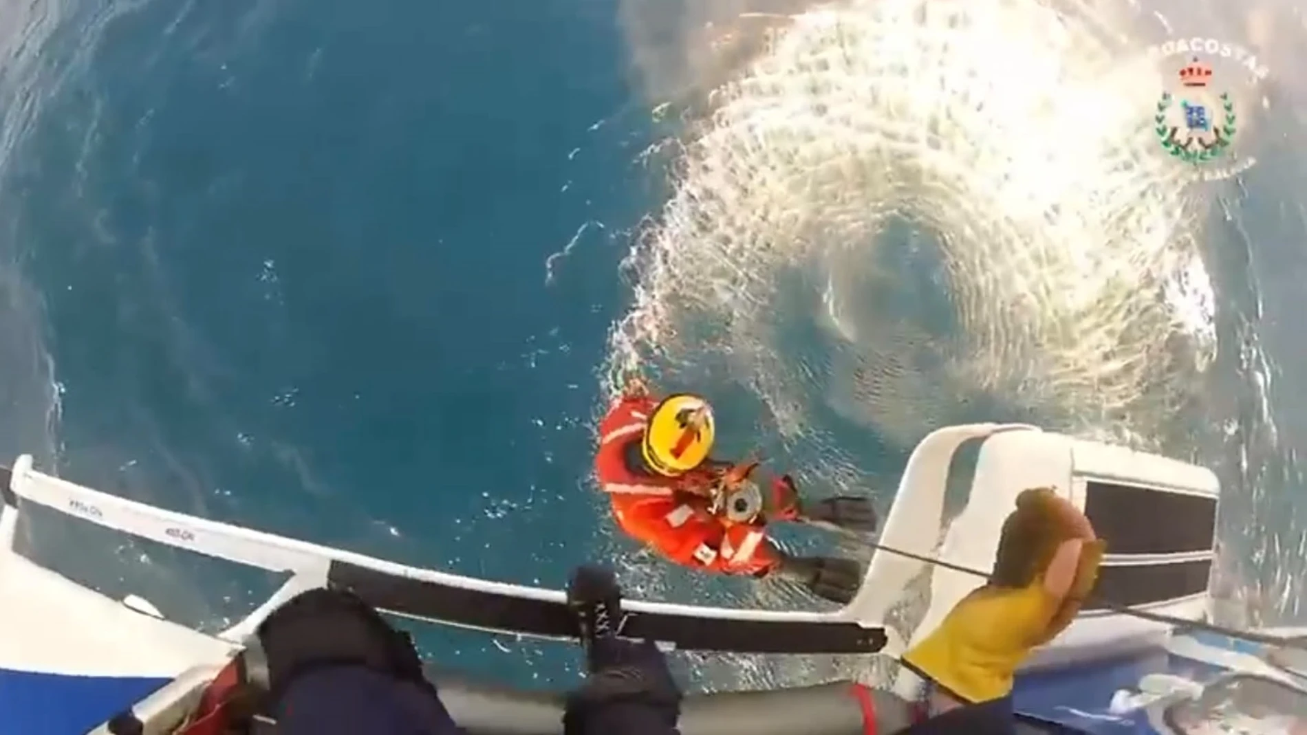 Imagen del vídeo del descenso desde el helicóptero.