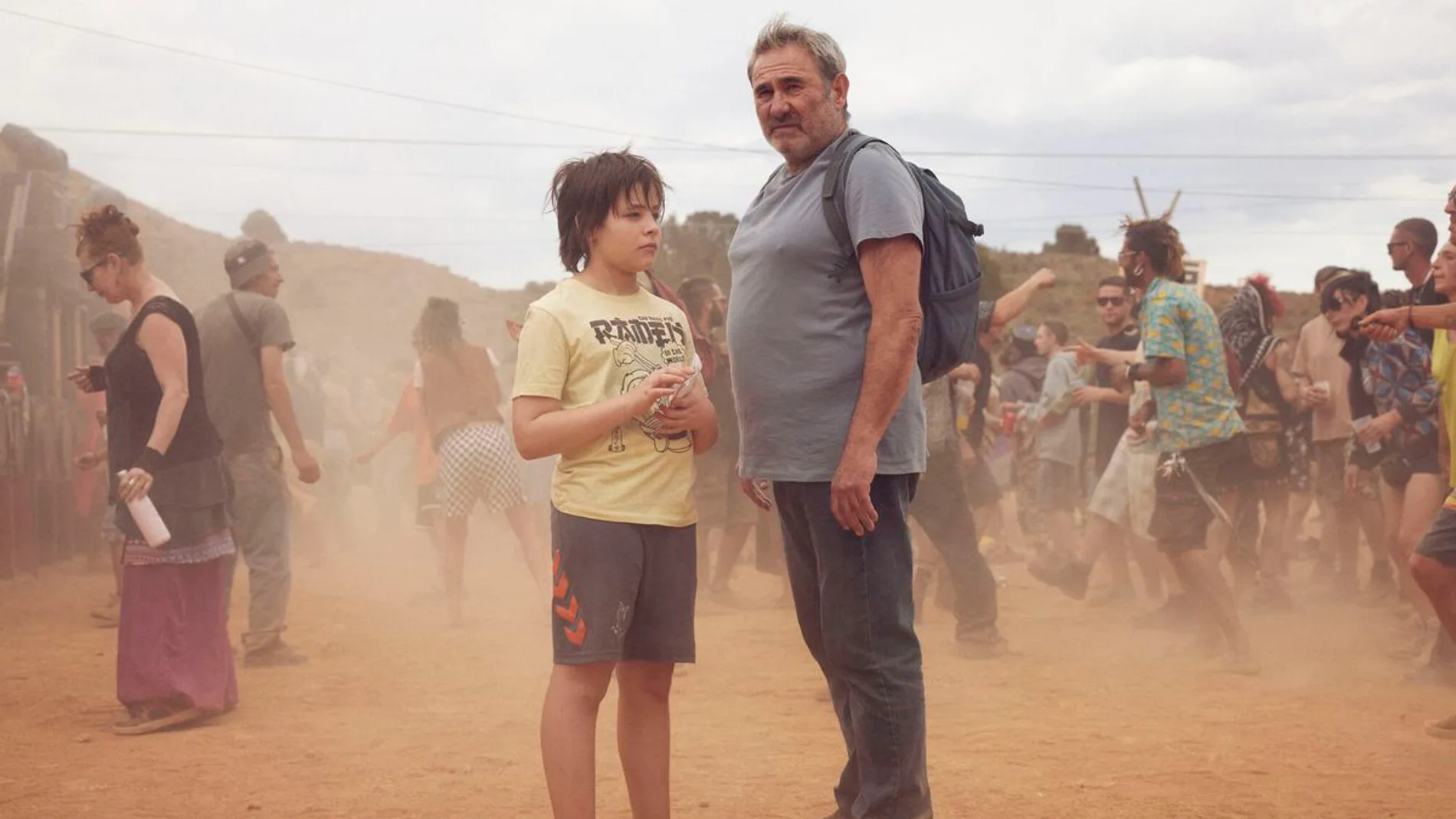 Una escena de "Sirat", cinta protagonizada por Sergi López y dirigida por Oliver Laxe