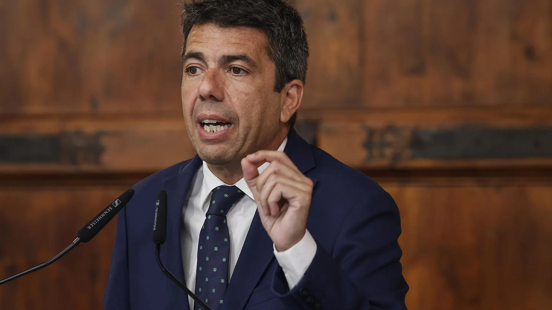 Mazón exige al Gobierno y a Albares "disculpas públicas" por "renunciar" a la oficialidad del valenciano en Europa