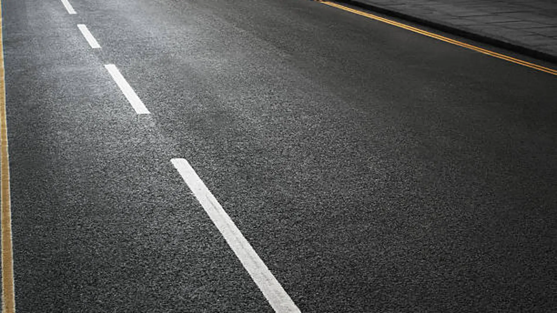 Muchos conductores no lo saben: cuál es la verdadera diferencia entre una línea blanca continua y una discontinua en la ruta
