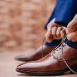 La tendencia que pisa fuerte en moda masculina: zapatos versátiles que encajan igual en reuniones que en afterwork