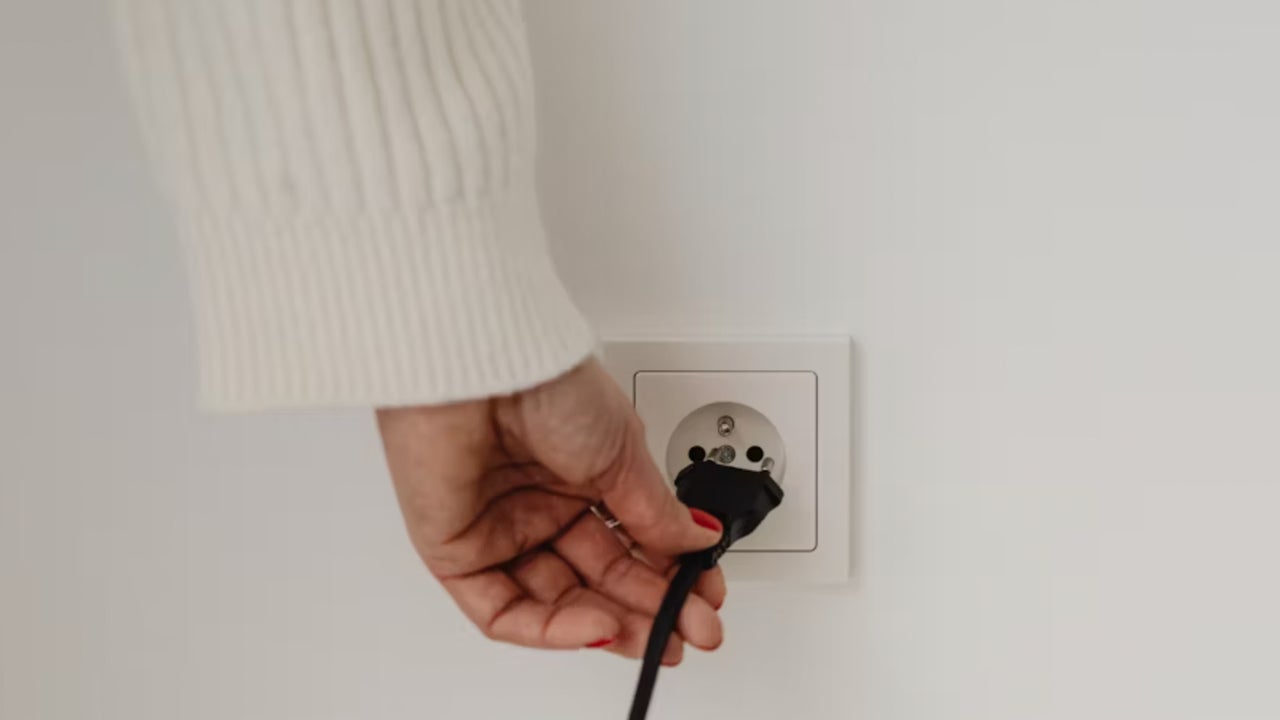 Adiós a los enchufes tradicionales: así son las nuevas tomas eléctricas de 2025 que no requieren obras