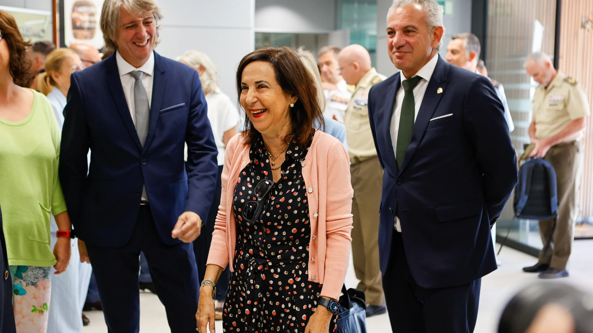 La ministra de Defensa, Margarita Robles, junto a Carlos Martínez y Nicanor Sen
