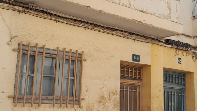Viviendas deshabitadas en la calle de San José de Paiporta que fueron afectadas por la dana