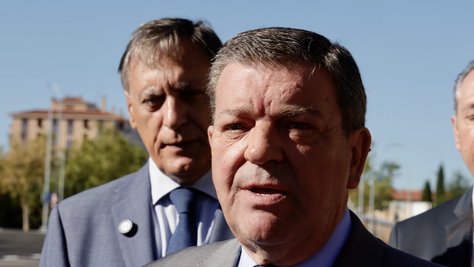 El consejero de la Presidencia, Luis Miguel González Gago, atiende a los medios de comunicación en Salamanca