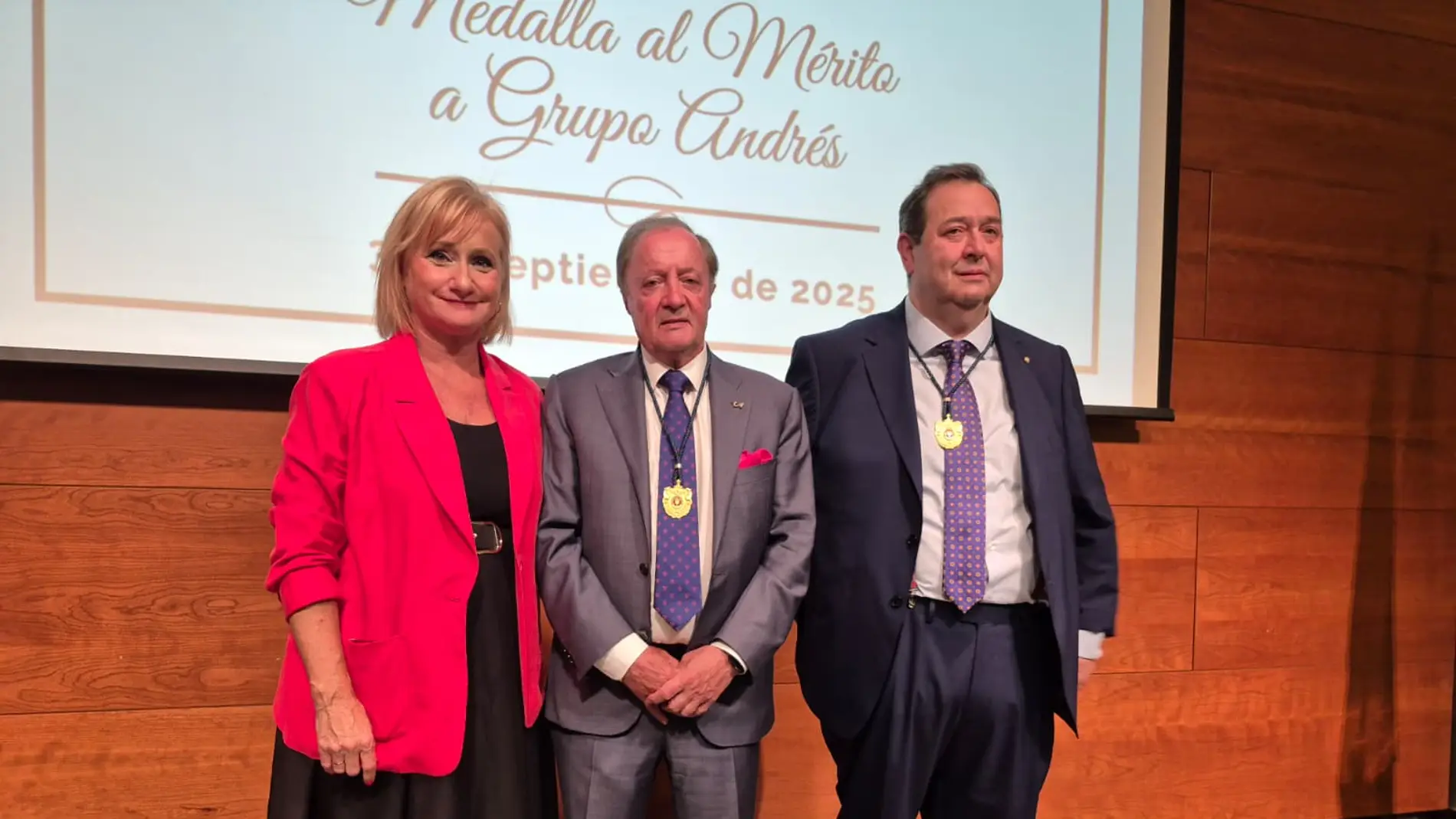 La consejera de Industria, Comercio y Empleo, Leticia García, asiste al Pleno de la Cámara de Comercio de Salamanca con motivo de la entrega de la Medalla al Mérito de la Cámara de Comercio al Grupo Andrés