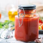 Una mujer comparte una ingeniosa idea para aprovechar los frascos vacíos de salsa para pasta en casa: "Es una muy buena idea"