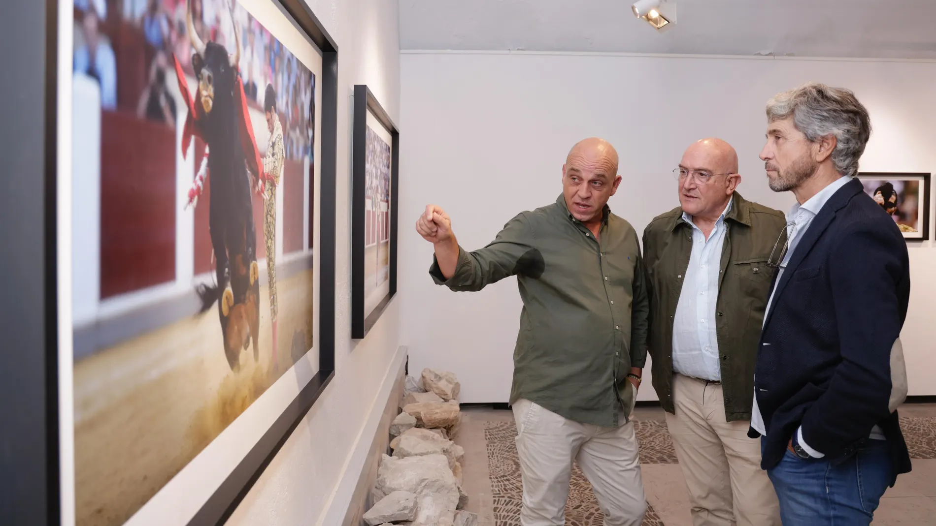 Nacho Gallego junto al alcalde Jesús Julio Carnero