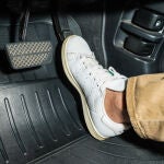 El pedal del acelerador en los coches tiene otra función: pocas personas lo saben
