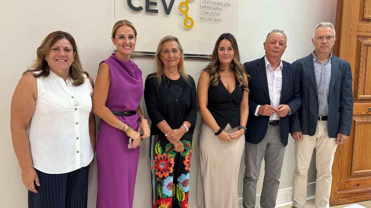 La comisionada del Gobierno promete a los empresarios revisar el cese por actividad de la dana