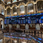 La Bolsa española sube el 0,26 % pendiente de los PMI y de la rentabilidad de los bonos