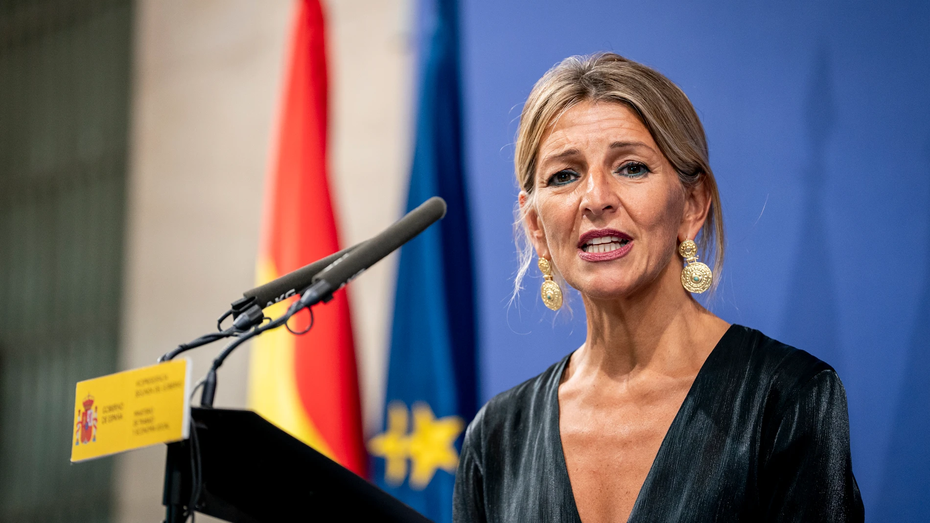 La vicepresidenta segunda del Gobierno y ministra de Trabajo y Economía Social, Yolanda Díaz, ofrece declaraciones a la prensa tras reunirse con organizaciones como Ecologistas en Acción, Amigos de la Tierra, WWF y SEO Bird Life, así como con el Colegio Oficial de Ingenieros Técnicos Forestales, en la sede del Ministerio de Trabajo, a 3 de septiembre de 2025, en Madrid (España). Durante la reunión, han hablado sobre la situación tras la oleada de incendios. 03 SEPTIEMBRE 2025 A. Pérez Meca ...
