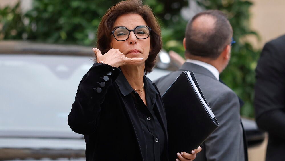 Last French cabinet meeting before the 08 September confidence vote