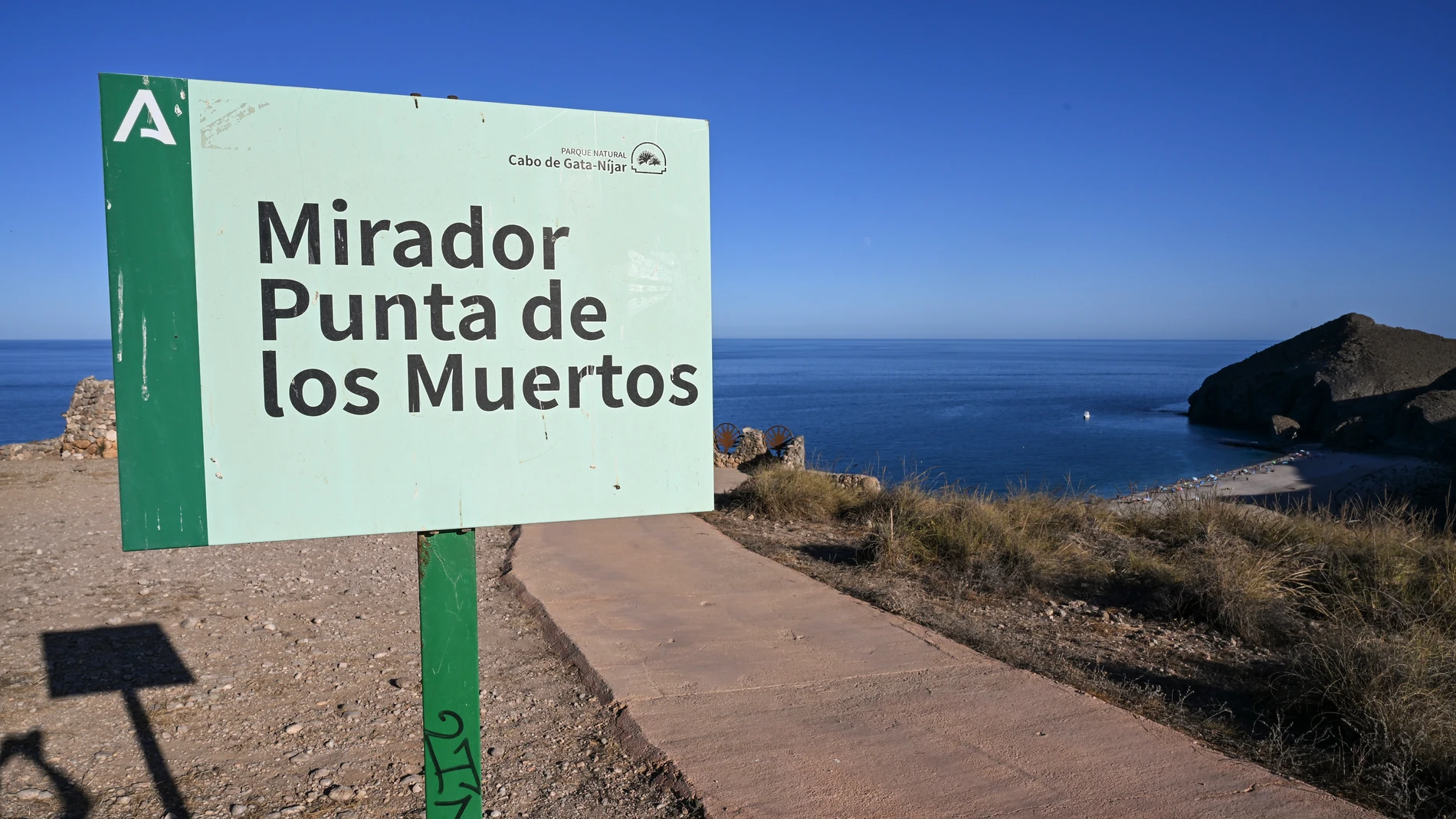 CARBONERAS (ALMERÍA), 03/09/2025.- Siete inmigrantes que viajaban en dos pateras han sido hallados muertos tras la llegada de las embarcaciones a la costa almeriense, una a la playa de Los Muertos (Carboneras) y otra a Las Salinas (Cabo de Gata), han informado a EFE fuentes de la Subdelegación del Gobierno en Almería. EFE/ Carlos Barba