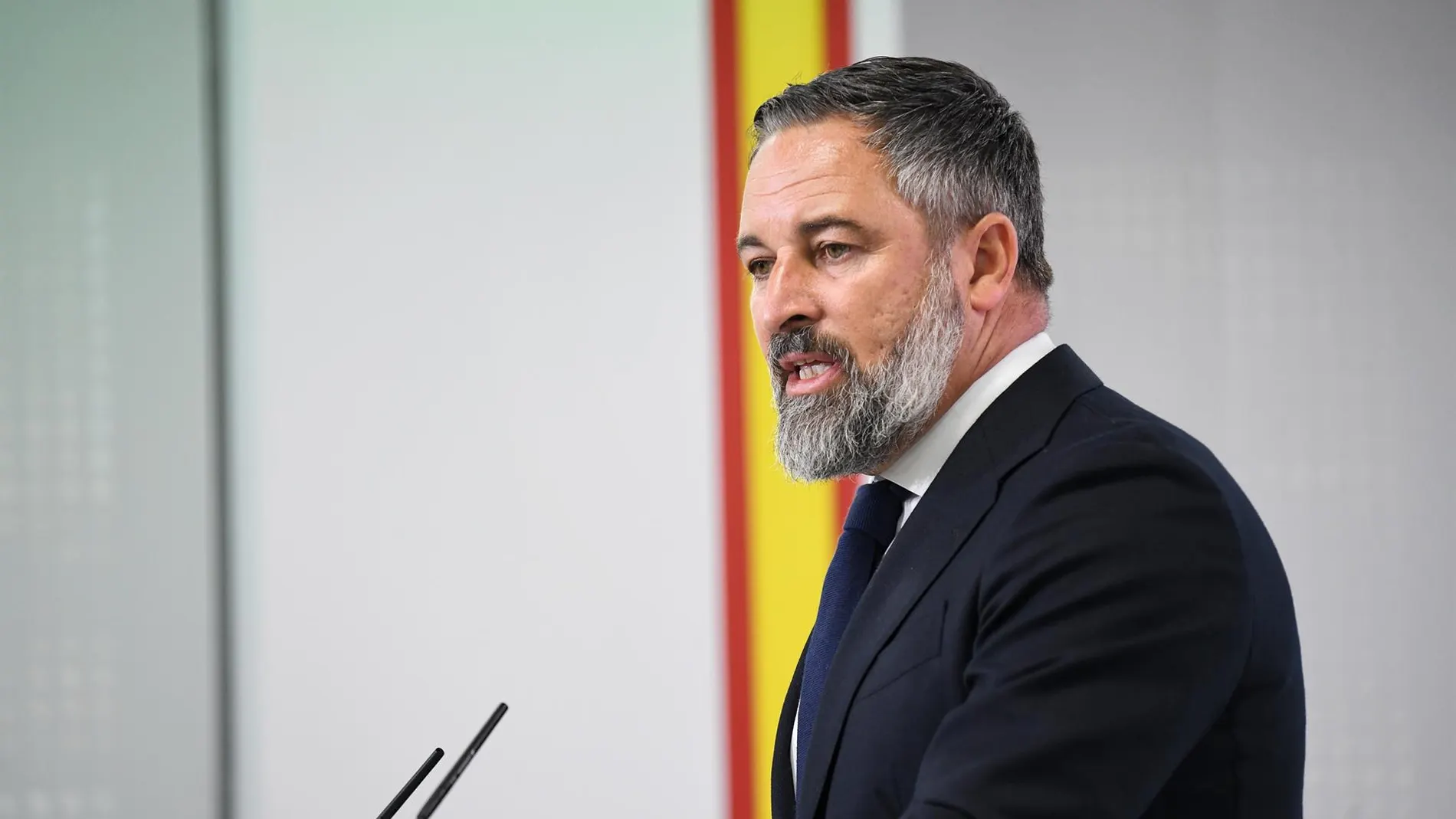 Abascal acusa a Sánchez de ser un "tirano" que "pretende mandar" a jueces y periodistas: "Es cada vez más peligroso"