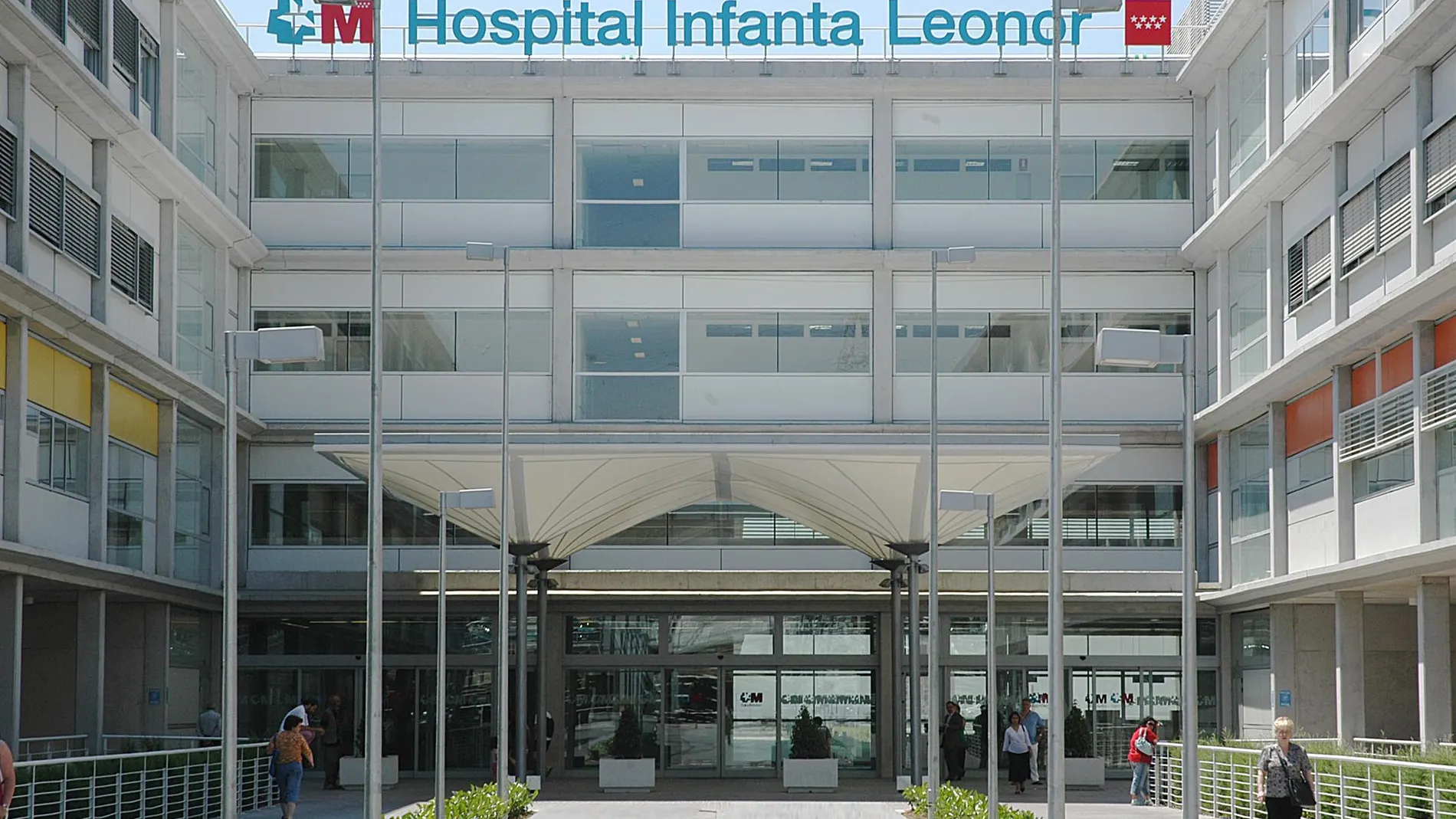 Las obras del paso inferior para comunicar el Infanta Leonor con Santa Eugenia se retrasan por un cable de alta tensión