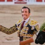 Cuatro orejas y un rabo en Linares llevan a David de Miranda al Trofeo Manolete