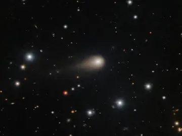 Impactante imagen de la creciente cola del cometa interestelar 3I/ATLAS Impactante imagen de la creciente cola del cometa interestelar 3I/ATLAS