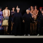 Leo Dell'Orco, de la mano de Armani en uno de sus desfiles