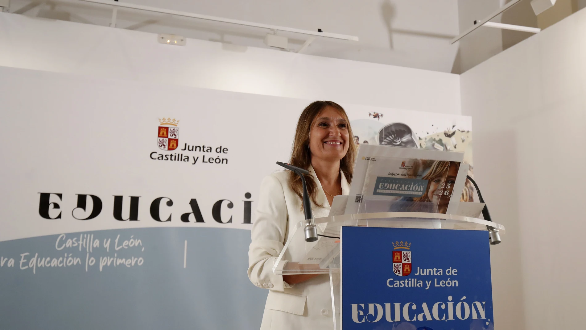 Rocío Lucas informa sobre las novedades de cara al próximo curso escolar