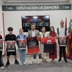 El vicepresidente primero de la Diputación de Zamora y diputado de Educación, Cultura y Turismo, Víctor López de la Parte, presenta la nueva temporada del podcast con los promotores de la iniciativa