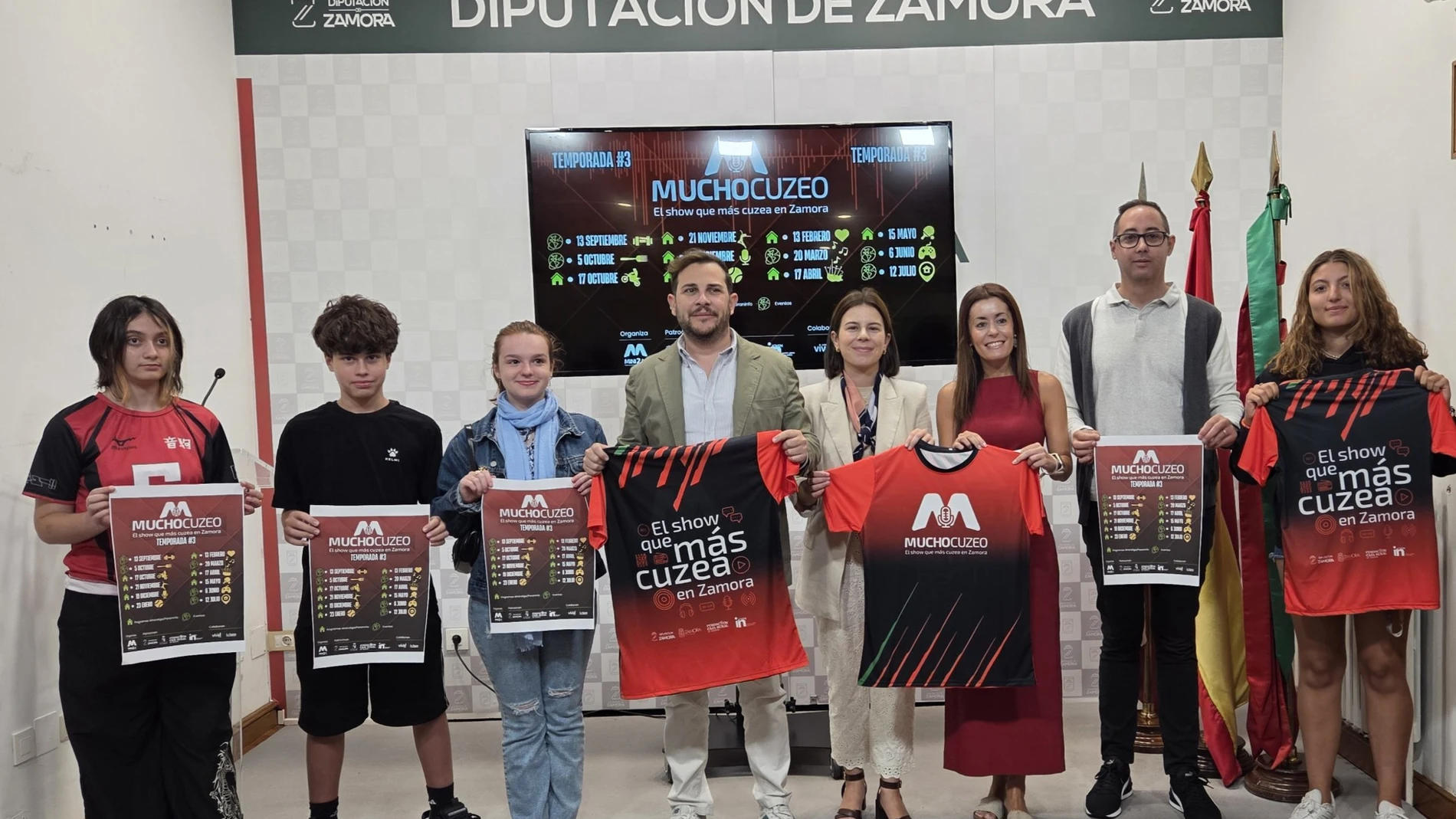 El vicepresidente primero de la Diputación de Zamora y diputado de Educación, Cultura y Turismo, Víctor López de la Parte, presenta la nueva temporada del podcast con los promotores de la iniciativa