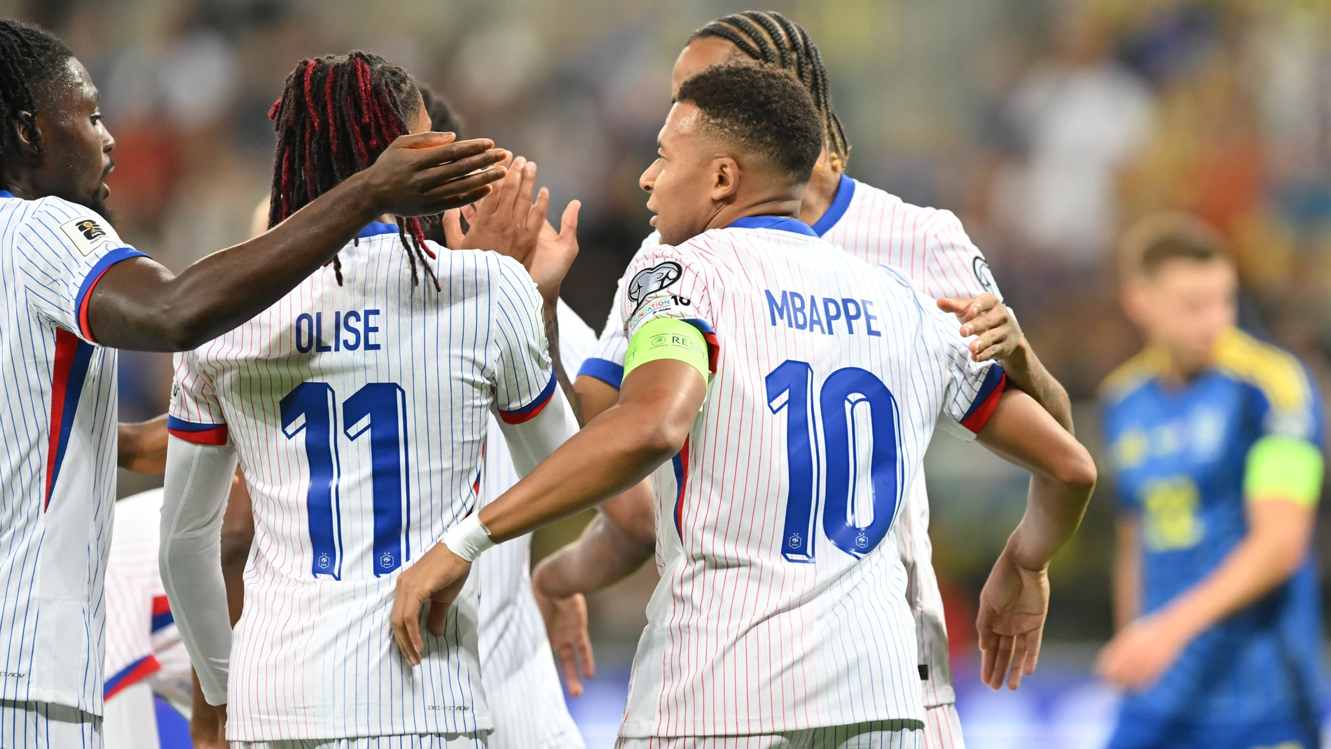 Wroclaw (Poland), 05/09/2025.- French national team soccer player Kylian Mbappe (2-R) celebrates with teammates their 1-0 lead during the FIFA World Cup 2026 qualification group D soccer match between Ukraine and France in Wroclaw, Poland, 05 September 2025. (Mundial de Fútbol, Francia, Polonia, Ucrania) EFE/EPA/Maciej Kulczynski POLAND OUT
