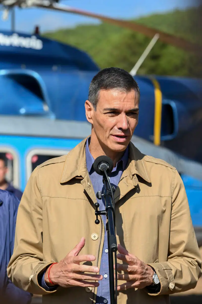 El presidente del Gobierno, Pedro Sánchez, visita la base de la Brigada de Refuerzo en Incendios Forestales (BRIF) de Tabuyo del Monte (León)