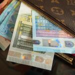 Qué significa ordenar los billetes de menor a mayor, según la psicología