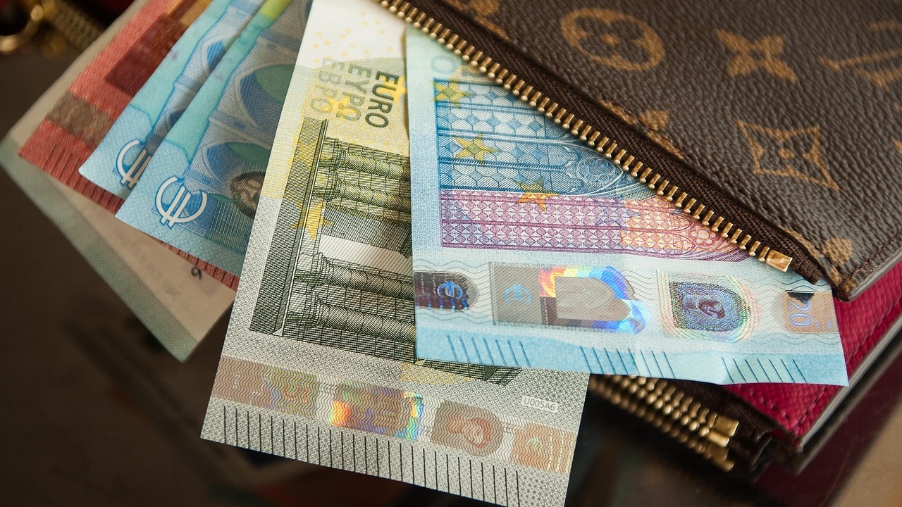 Qué significa ordenar los billetes de menor a mayor, según la psicología