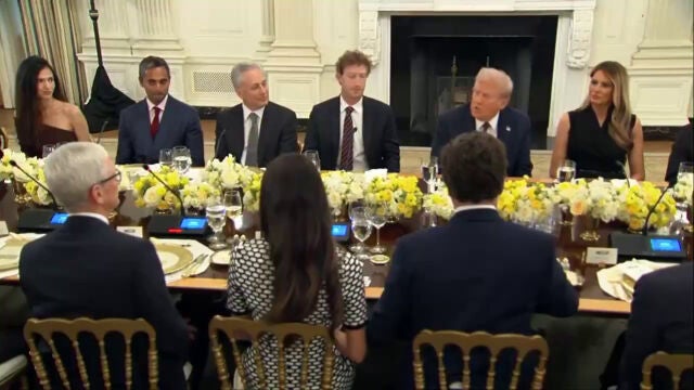 La élite tecnológica de EE.UU. se reúne con Donald Trump con alabanzas a su gestión de la inteligencia artificial