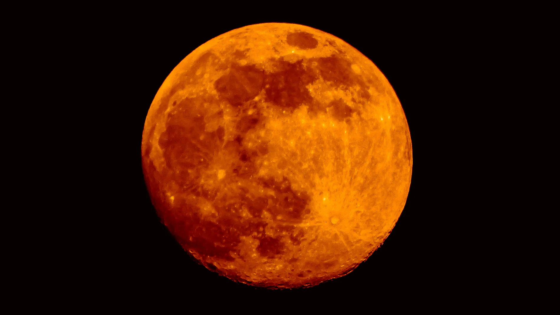 El eclipse lunar llega a España: lo que dicen los expertos sobre la Luna de Sangre