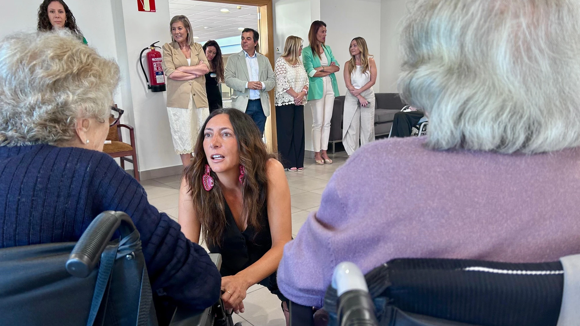 Visita de la consejera de Inclusión Social, Juventud, Familias e Igualdad, Loles López, al centro residencial para mayores Bouco de Aljaraque (Huelva). REMITIDA / HANDOUT por Junta de Andalucía Fotografía remitida a medios de comunicación exclusivamente para ilustrar la noticia a la que hace referencia la imagen, y citando la procedencia de la imagen en la firma 05/09/2025