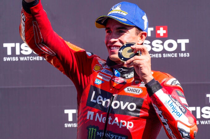 Marc Márquez, con la medalla de vencedor del Sprint de Barcelona